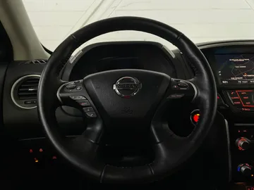 2020 Nissan Pathfinder - image 17