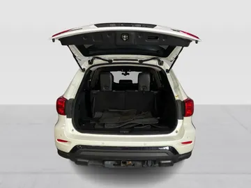 2020 Nissan Pathfinder - image 12