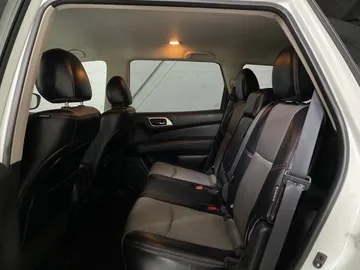 2020 Nissan Pathfinder - image 14