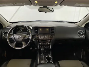 2020 Nissan Pathfinder - image 4