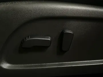 2020 Nissan Pathfinder - image 18