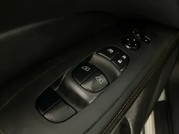 2020 Nissan Pathfinder - image 23