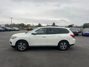 2020 Nissan Pathfinder - image 4