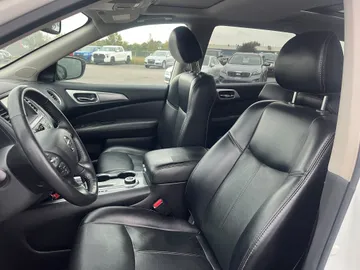 2020 Nissan Pathfinder - image 9