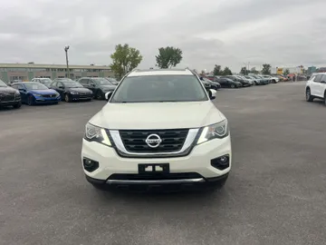 2020 Nissan Pathfinder - image 2