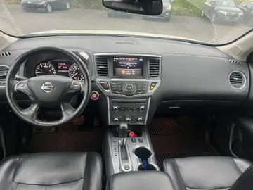 2020 Nissan Pathfinder - image 10