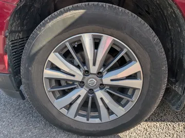 2020 Nissan Pathfinder - image 7
