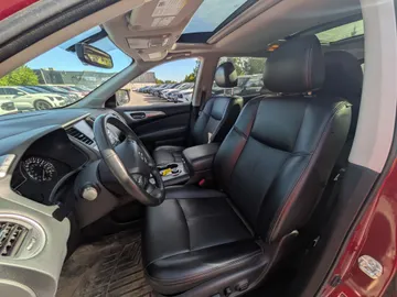 2020 Nissan Pathfinder - image 8