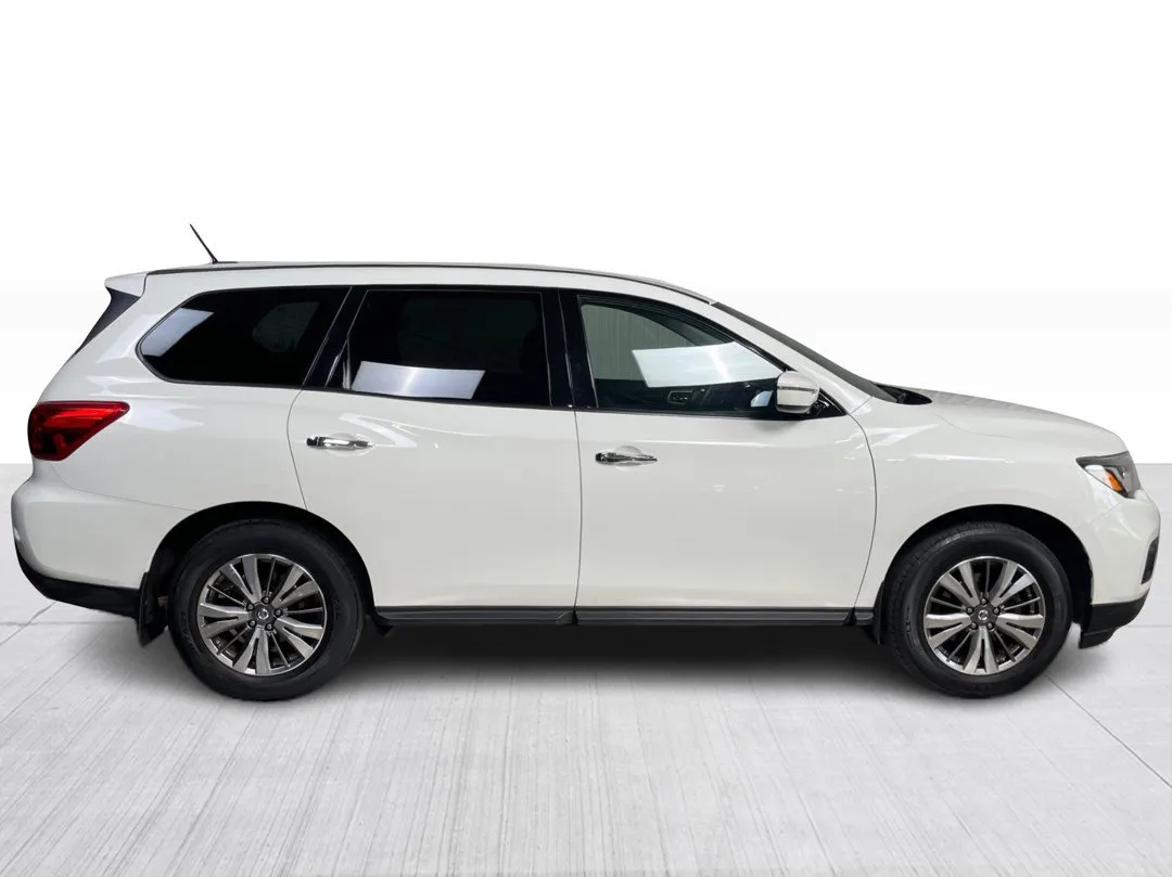2018 Nissan Pathfinder — photo 2