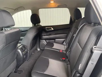 2018 Nissan Pathfinder - image 14