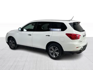 2018 Nissan Pathfinder - image 10