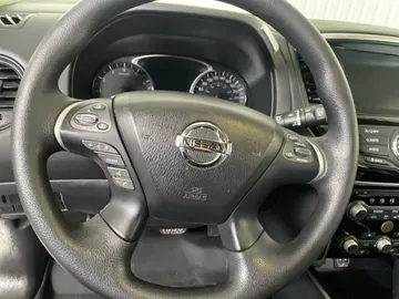 2018 Nissan Pathfinder - image 16