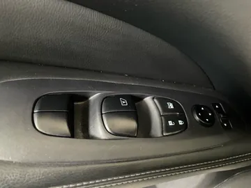 2018 Nissan Pathfinder - image 22