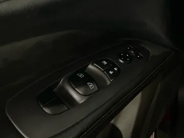 2018 Nissan Pathfinder - image 24
