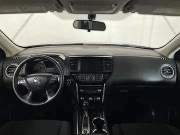 2018 Nissan Pathfinder - image 4