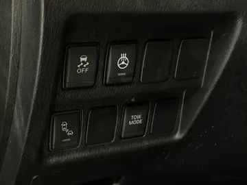2018 Nissan Pathfinder - image 32