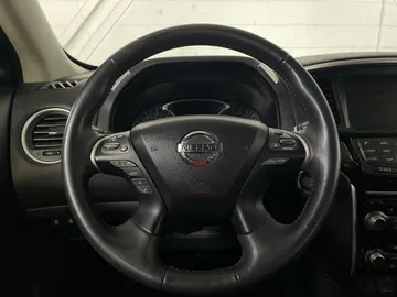 2018 Nissan Pathfinder - image 16