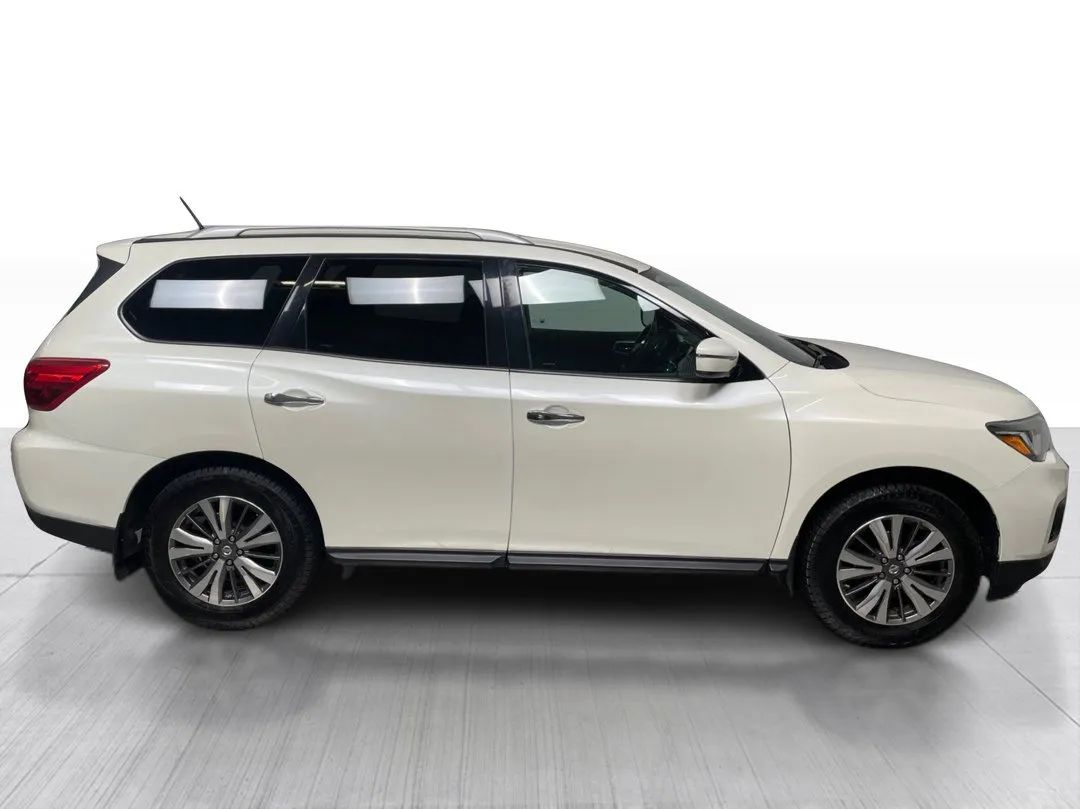 2018 Nissan Pathfinder — photo 2