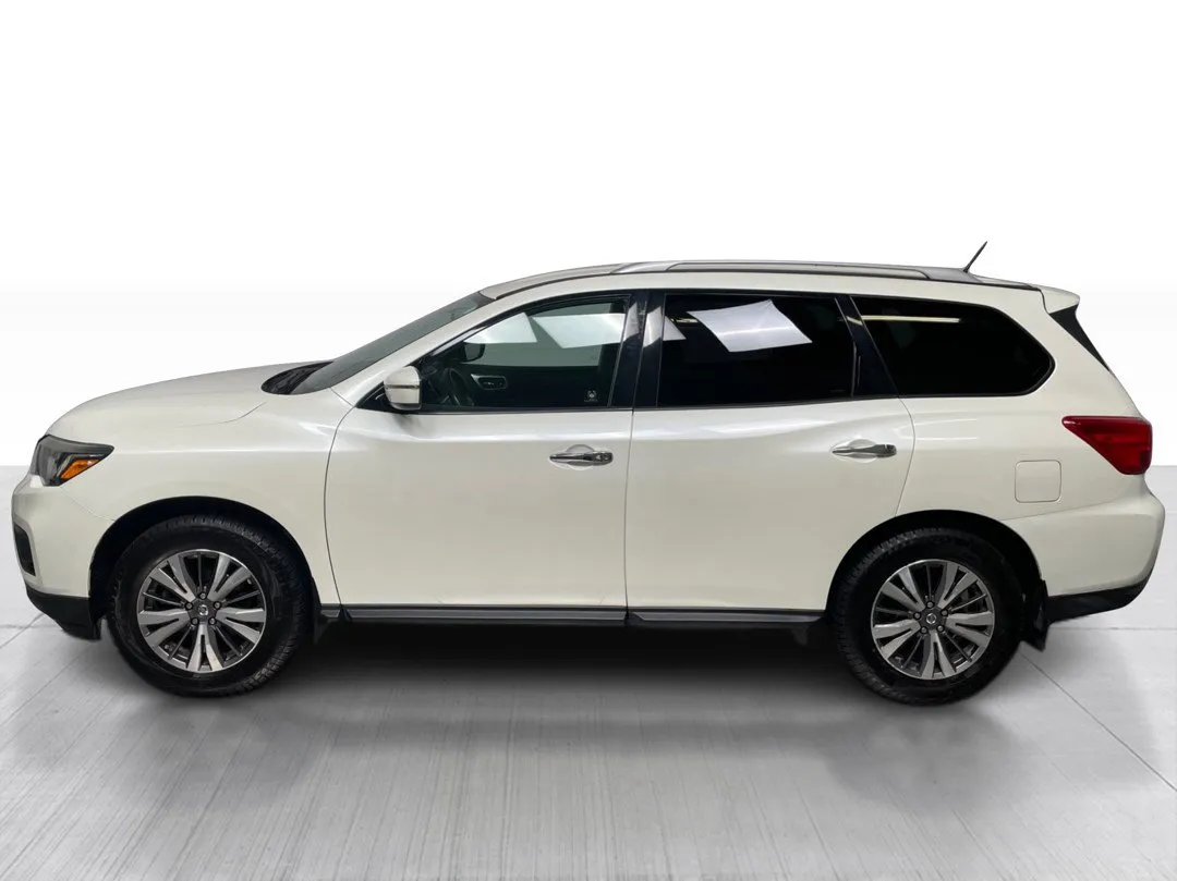2018 Nissan Pathfinder — photo 8