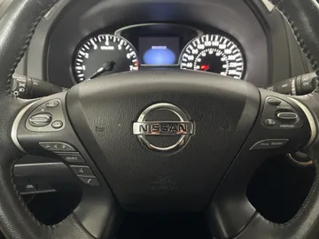2018 Nissan Pathfinder - image 16