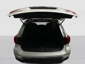 2018 Nissan Pathfinder - image 12