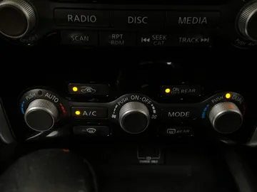 2018 Nissan Pathfinder - image 24