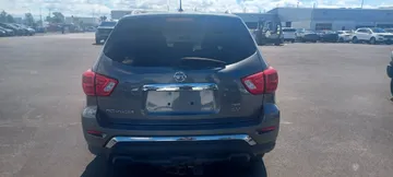 2018 Nissan Pathfinder - image 4
