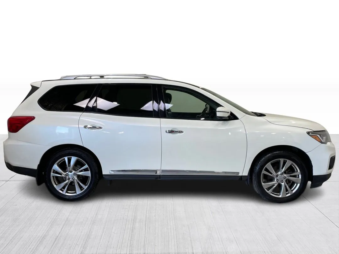 2019 Nissan Pathfinder — photo 2