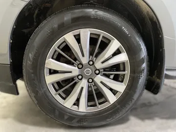 2019 Nissan Pathfinder - image 16