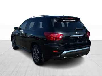 2018 Nissan Pathfinder - image 10