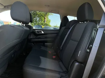2018 Nissan Pathfinder - image 14