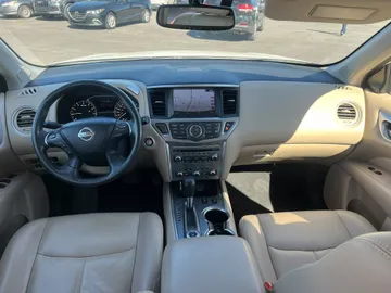 2018 Nissan Pathfinder - image 10