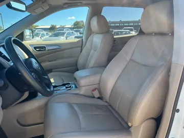2018 Nissan Pathfinder - image 9