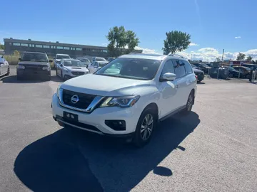 2018 Nissan Pathfinder - image 3