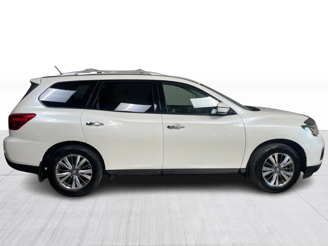 2018 Nissan Pathfinder — photo 2