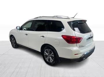 2018 Nissan Pathfinder - image 10