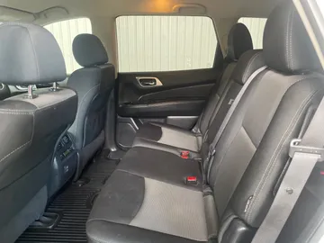 2018 Nissan Pathfinder - image 14