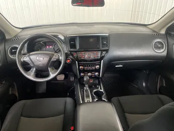 2018 Nissan Pathfinder - image 4