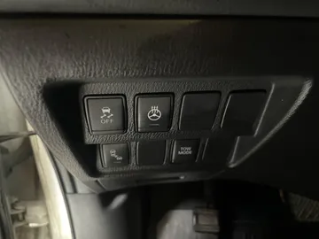 2018 Nissan Pathfinder - image 31