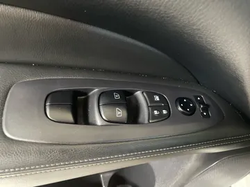 2018 Nissan Pathfinder - image 24