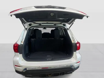 2018 Nissan Pathfinder - image 12