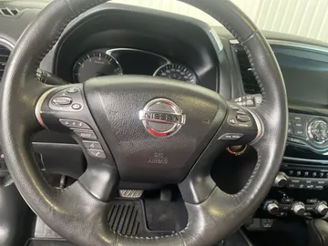 2018 Nissan Pathfinder - image 16