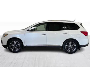 2018 Nissan Pathfinder - image 10