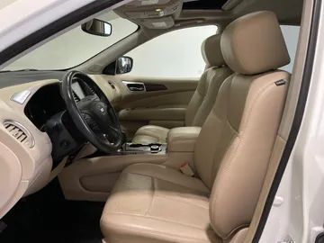 2018 Nissan Pathfinder - image 3