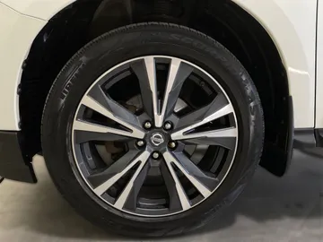 2018 Nissan Pathfinder - image 7