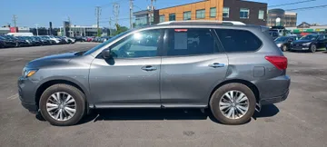 2018 Nissan Pathfinder - image 4