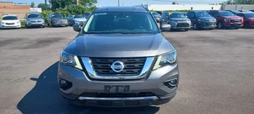 2018 Nissan Pathfinder - image 2