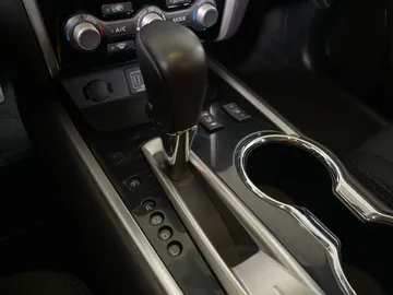 2018 Nissan Pathfinder - image 28