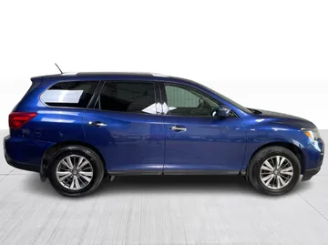 2018 Nissan Pathfinder - image 2