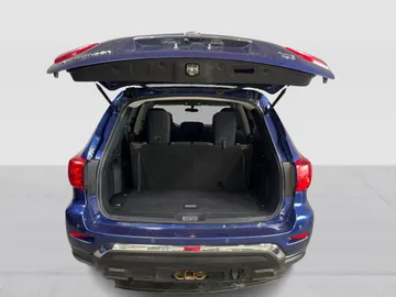 2018 Nissan Pathfinder - image 12